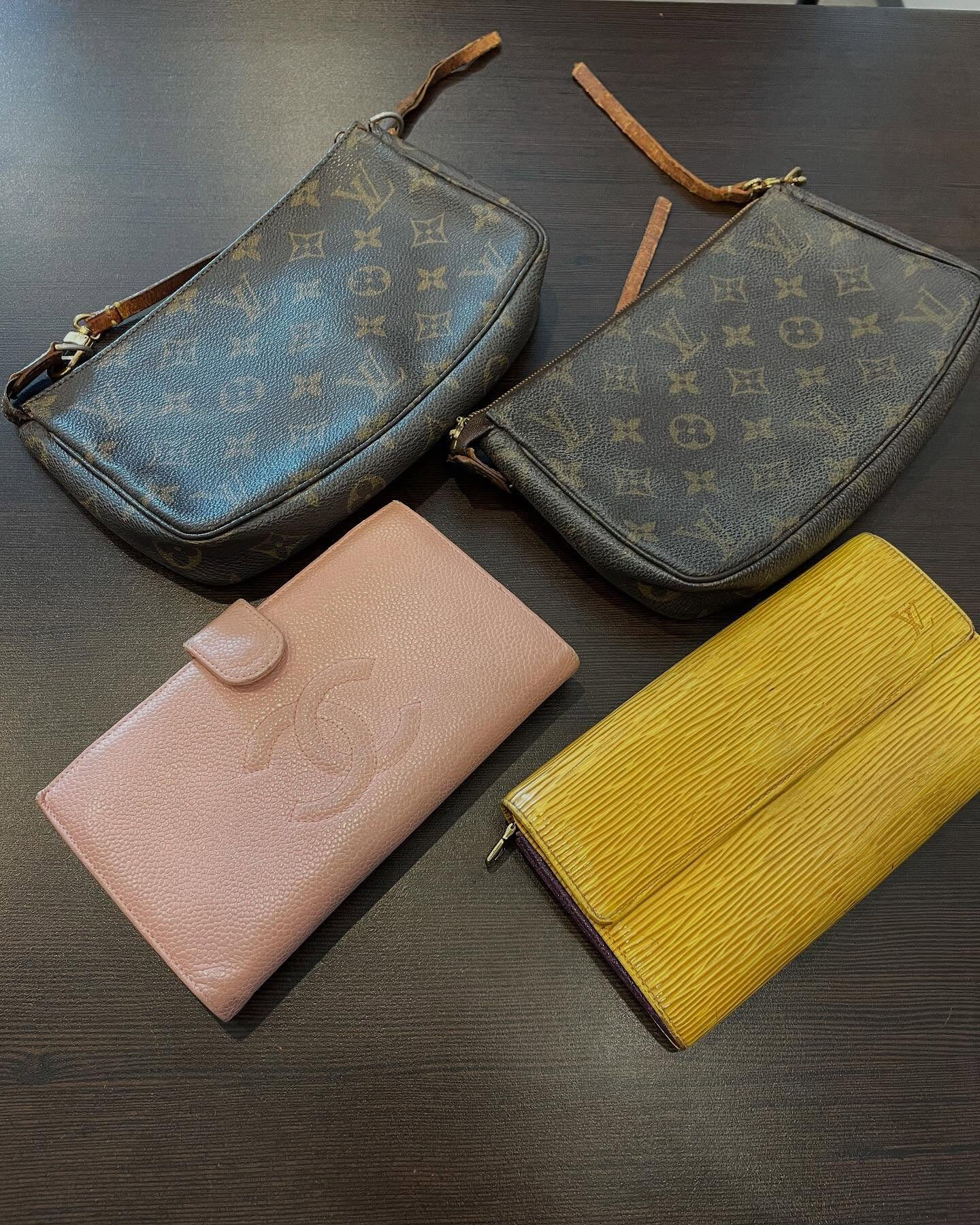 本日はヴィトンのポーチとシャネルの財布をお買取させて頂きまし
