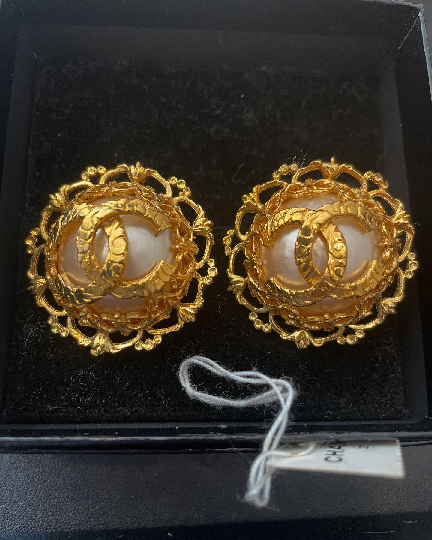 本日はCHANELイヤリングお買取させて頂きました