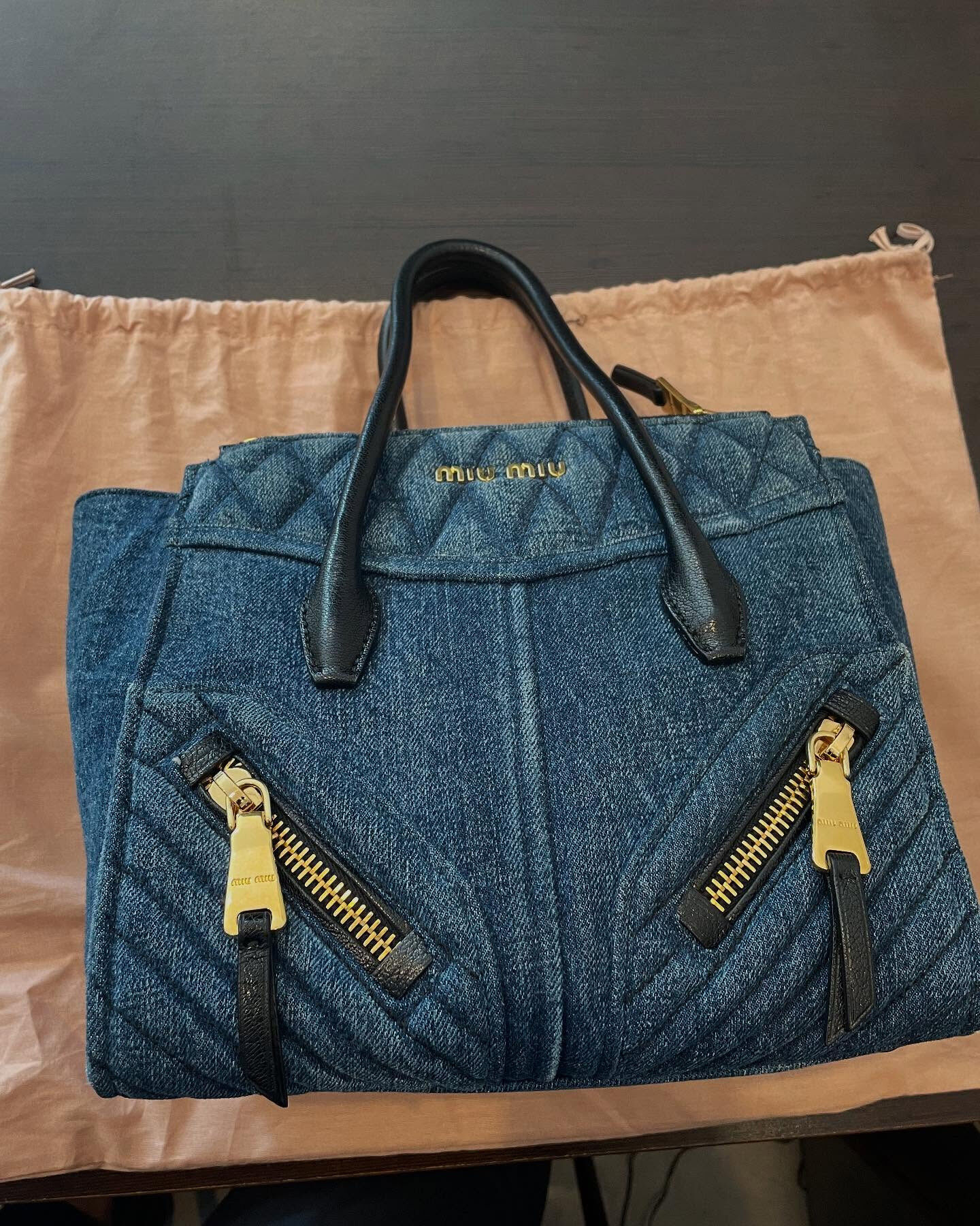 本日はミュウミュウのデニムバックお買取させて頂きました