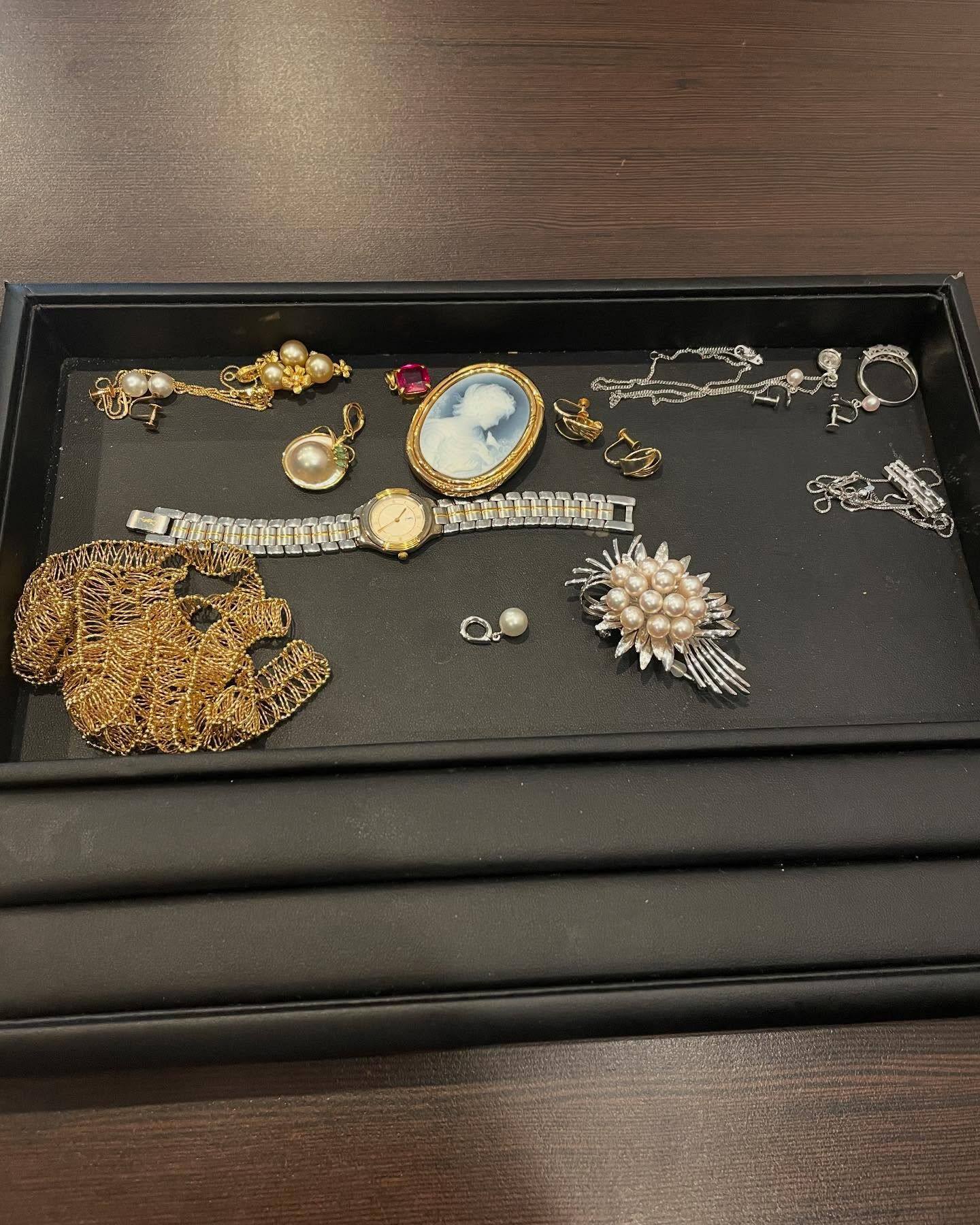 本日は遺品整理で貴金属お買取させて頂きました