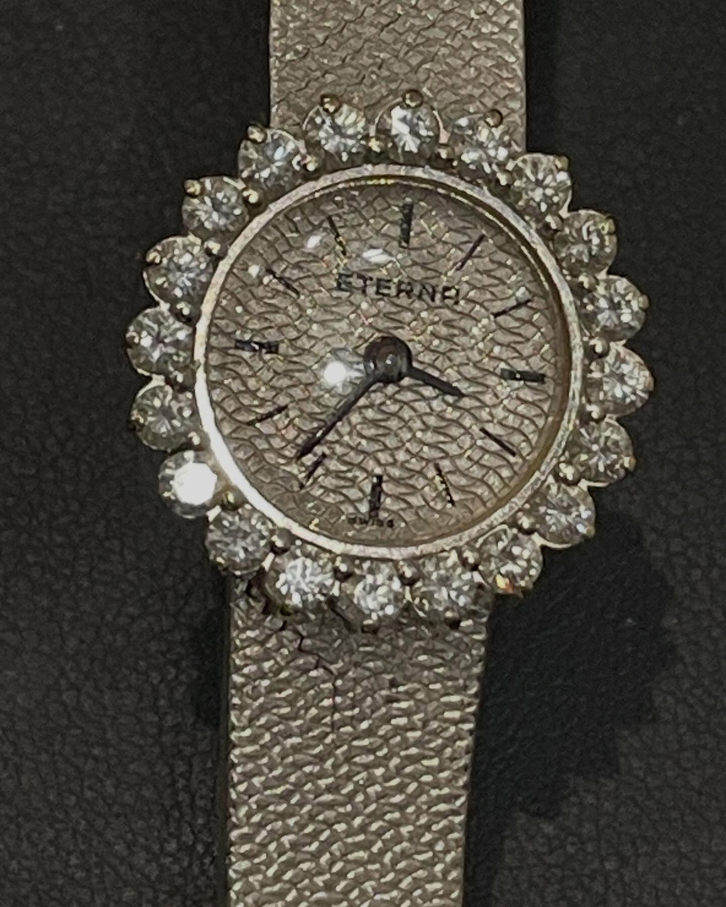本日はエテルナの金無垢の時計をお買取させて頂きました