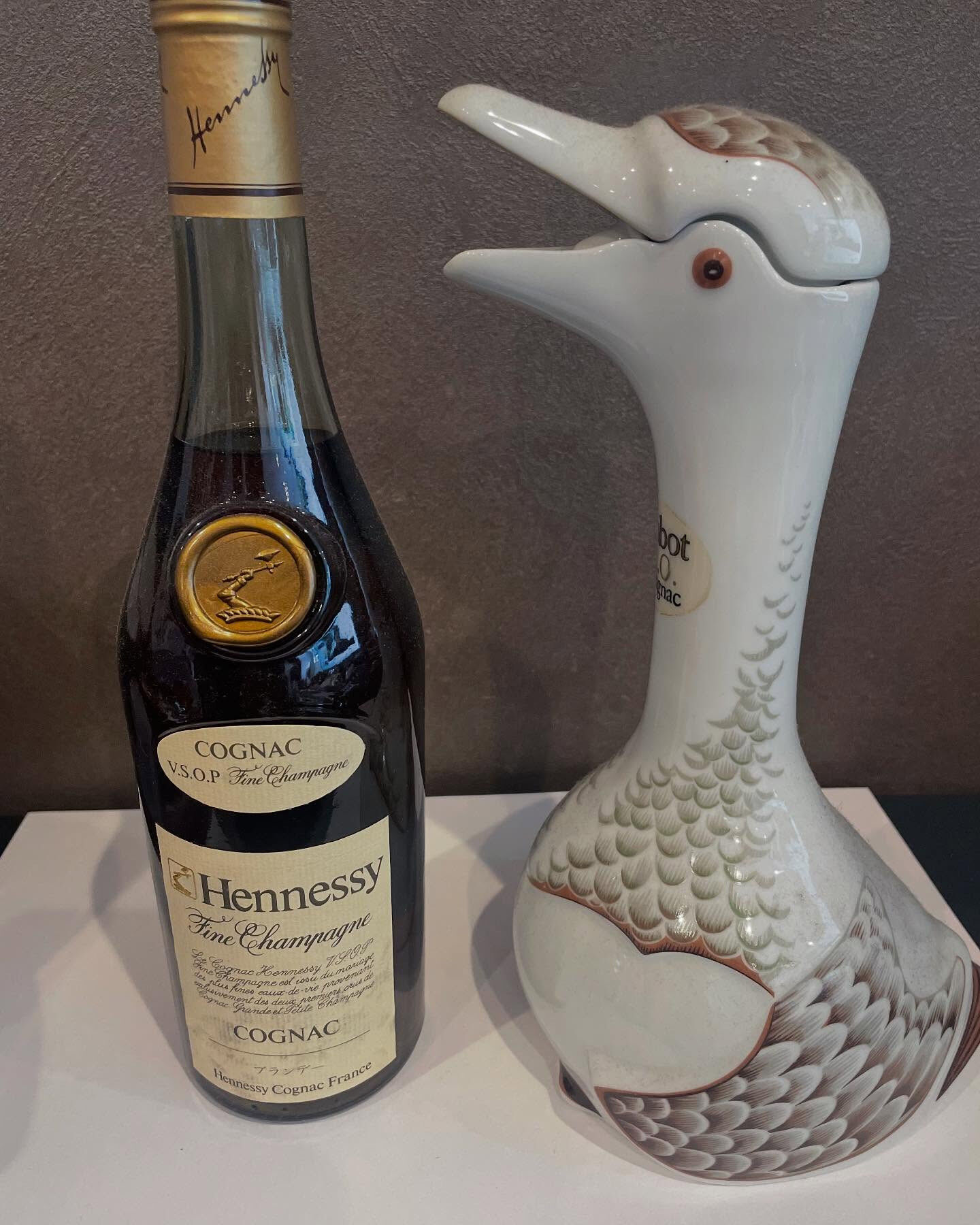 本日はヘネシーとシャボーのお酒をお買取させて頂きました