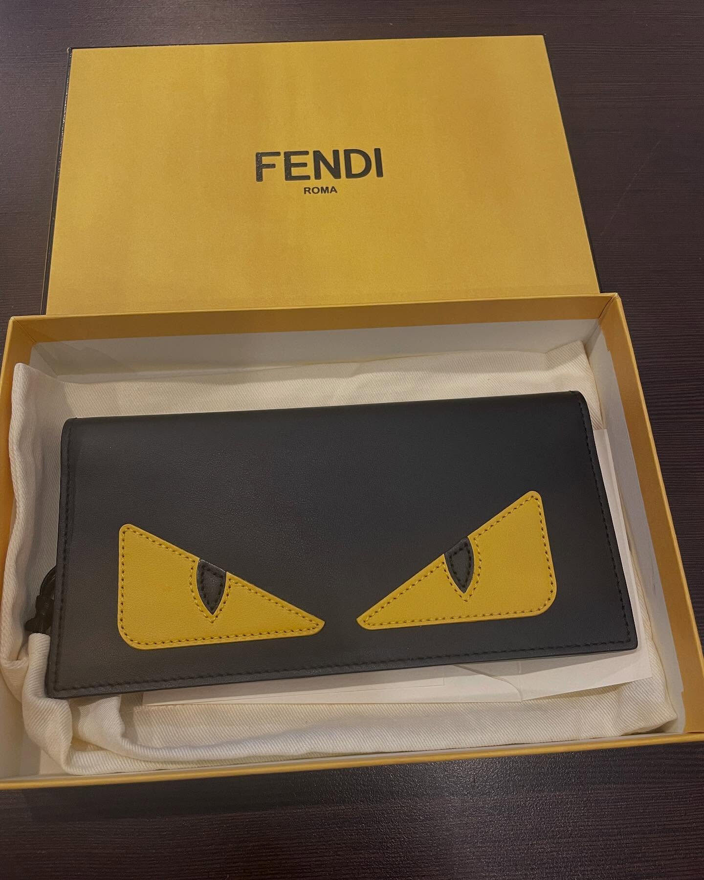 本日はフェンディのバグズアイの長財布をお買い取りさせて頂きま