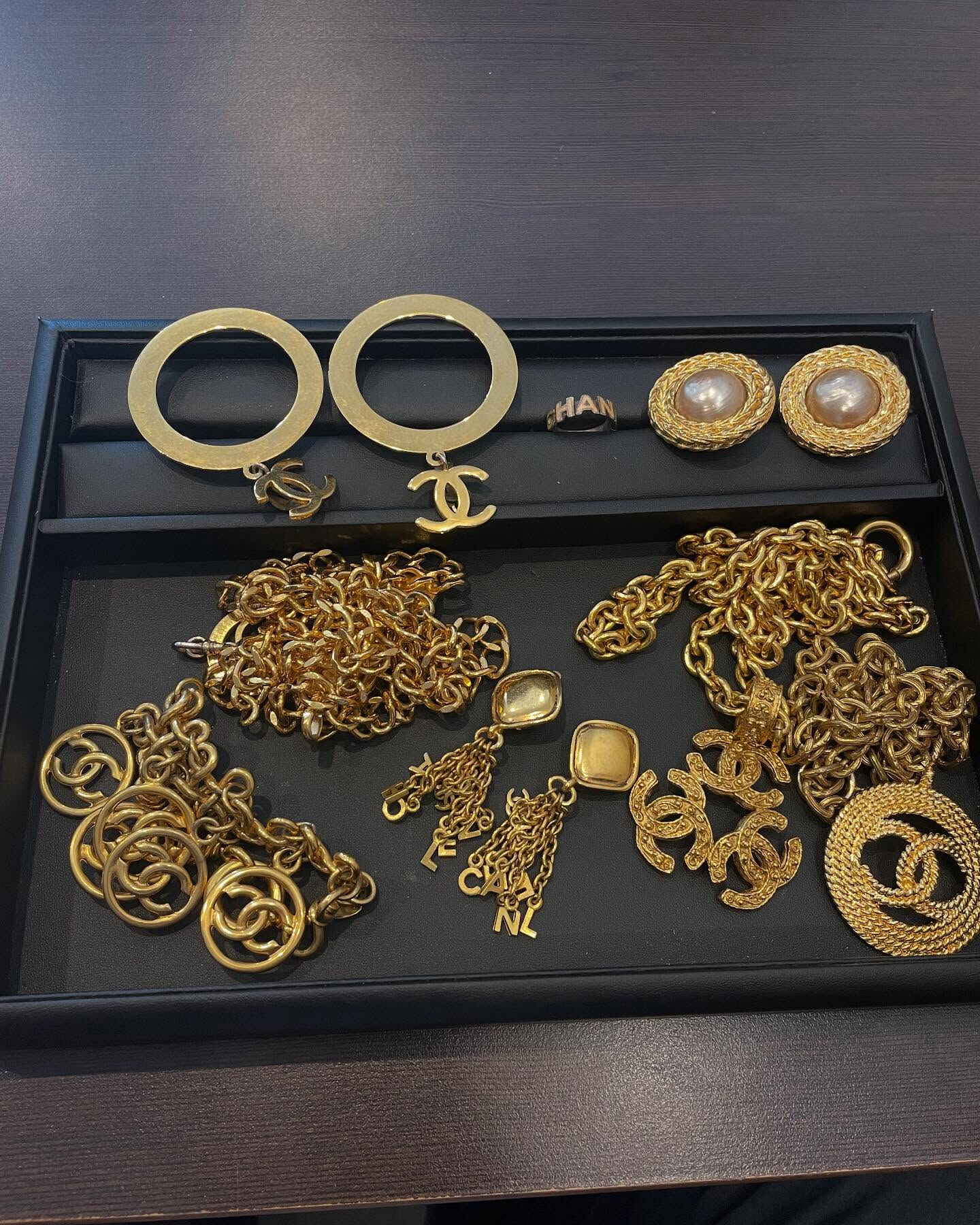 本日は沢山のシャネルのアクセサリーをお買取させて頂きました