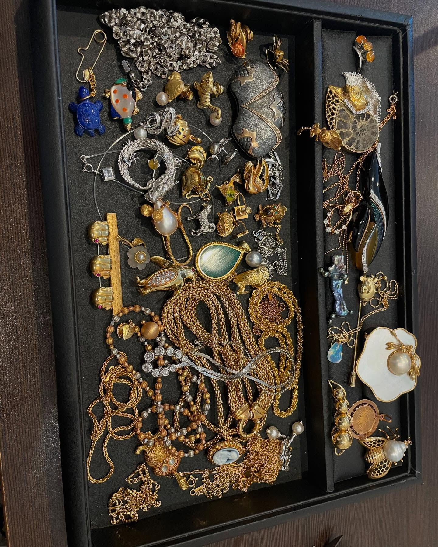 本日は遺品整理でできた貴金属を多数お買取させて頂きました