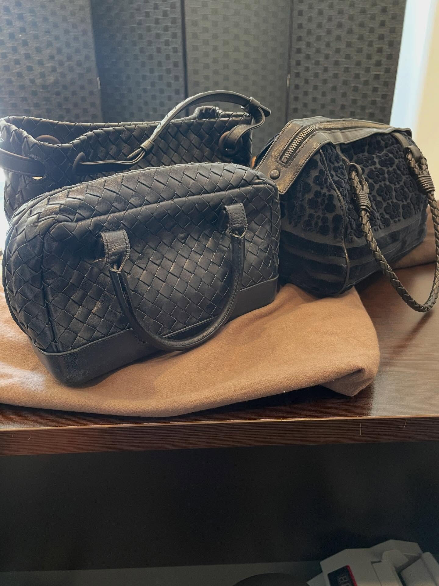 本日はボッテガベネッタのバックをお買取させて頂きました