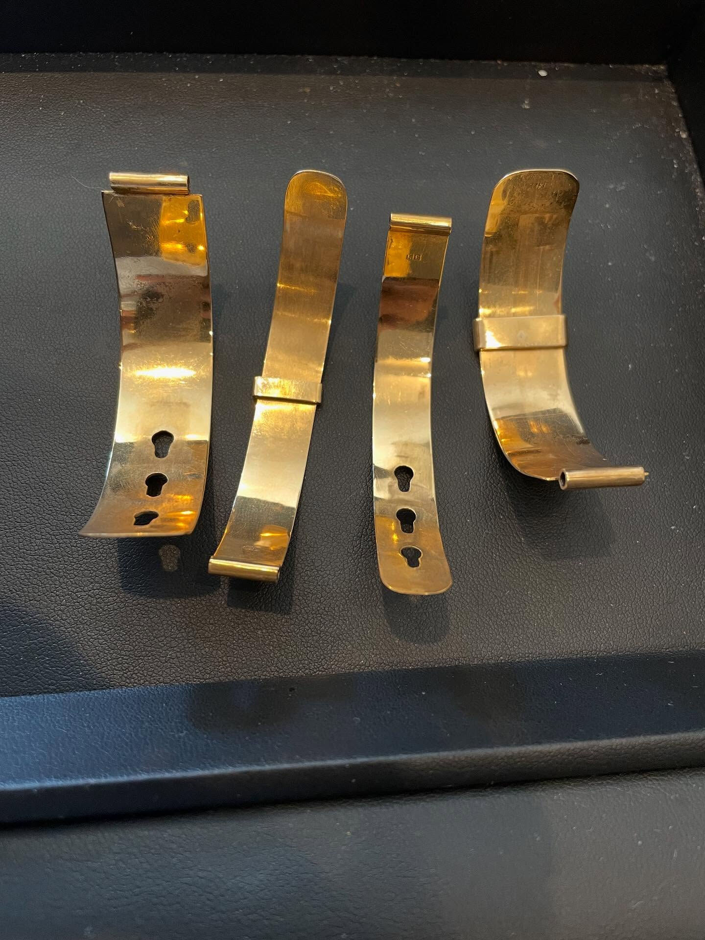 本日はオーダーで作られたk18の時計のベルトをお買取させて頂