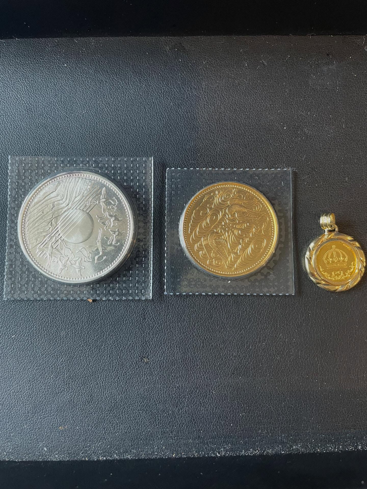 本日は天皇陛下在位10万円金貨などをお買取させて頂きました