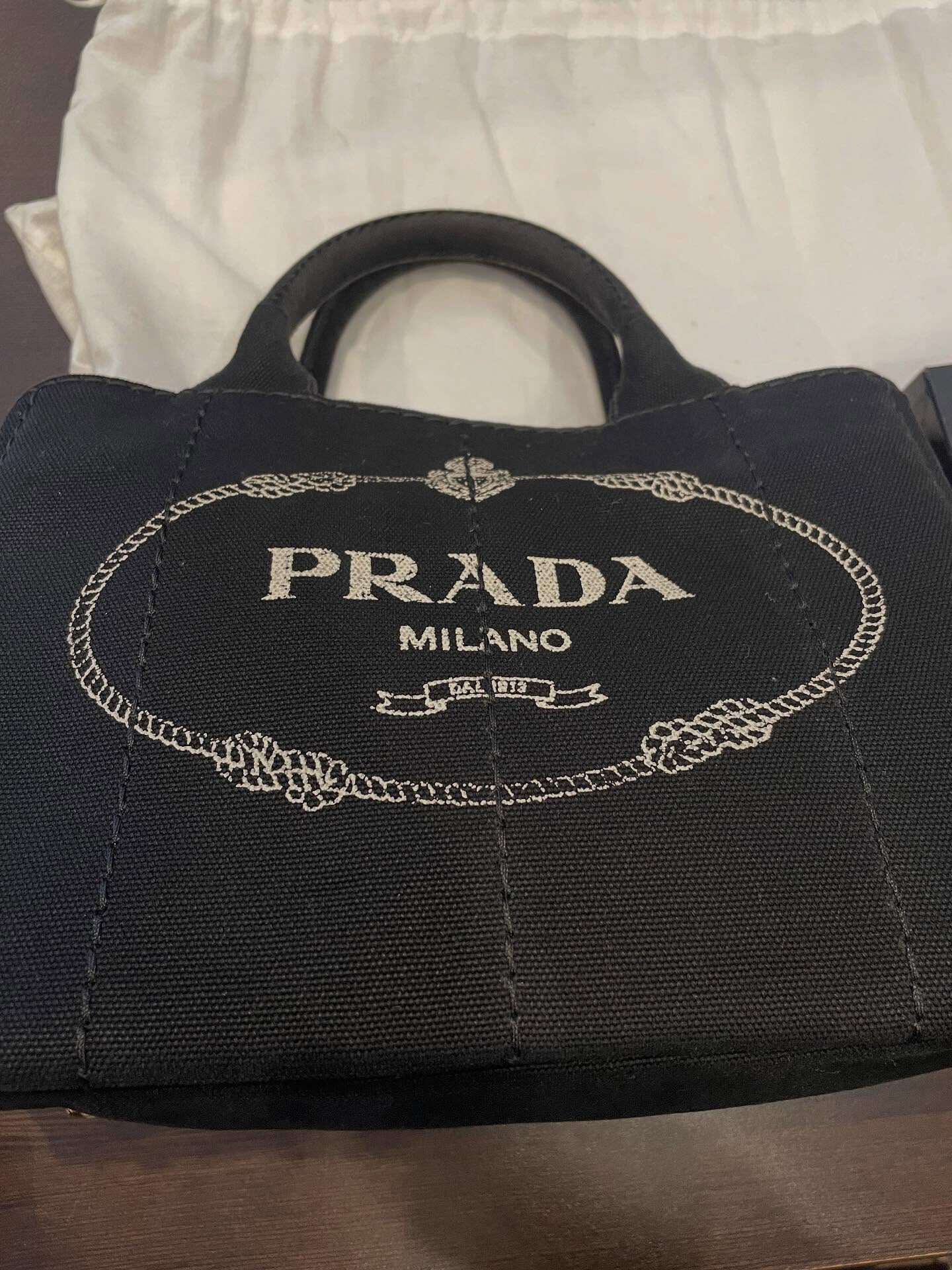 昨日はプラダのカバナトートのお買取をさせて頂きました