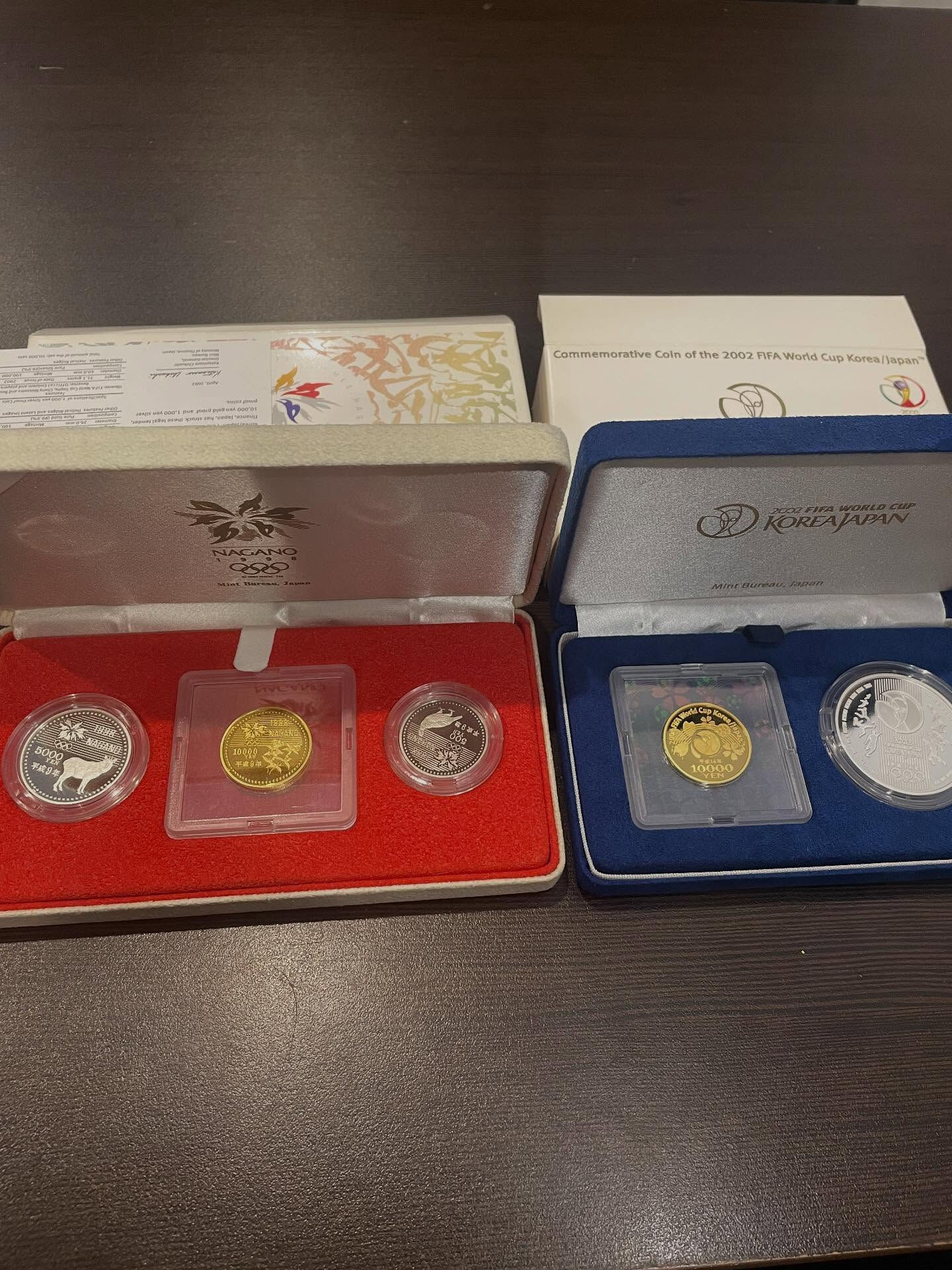 本日は貨幣セットお買取させて頂きました