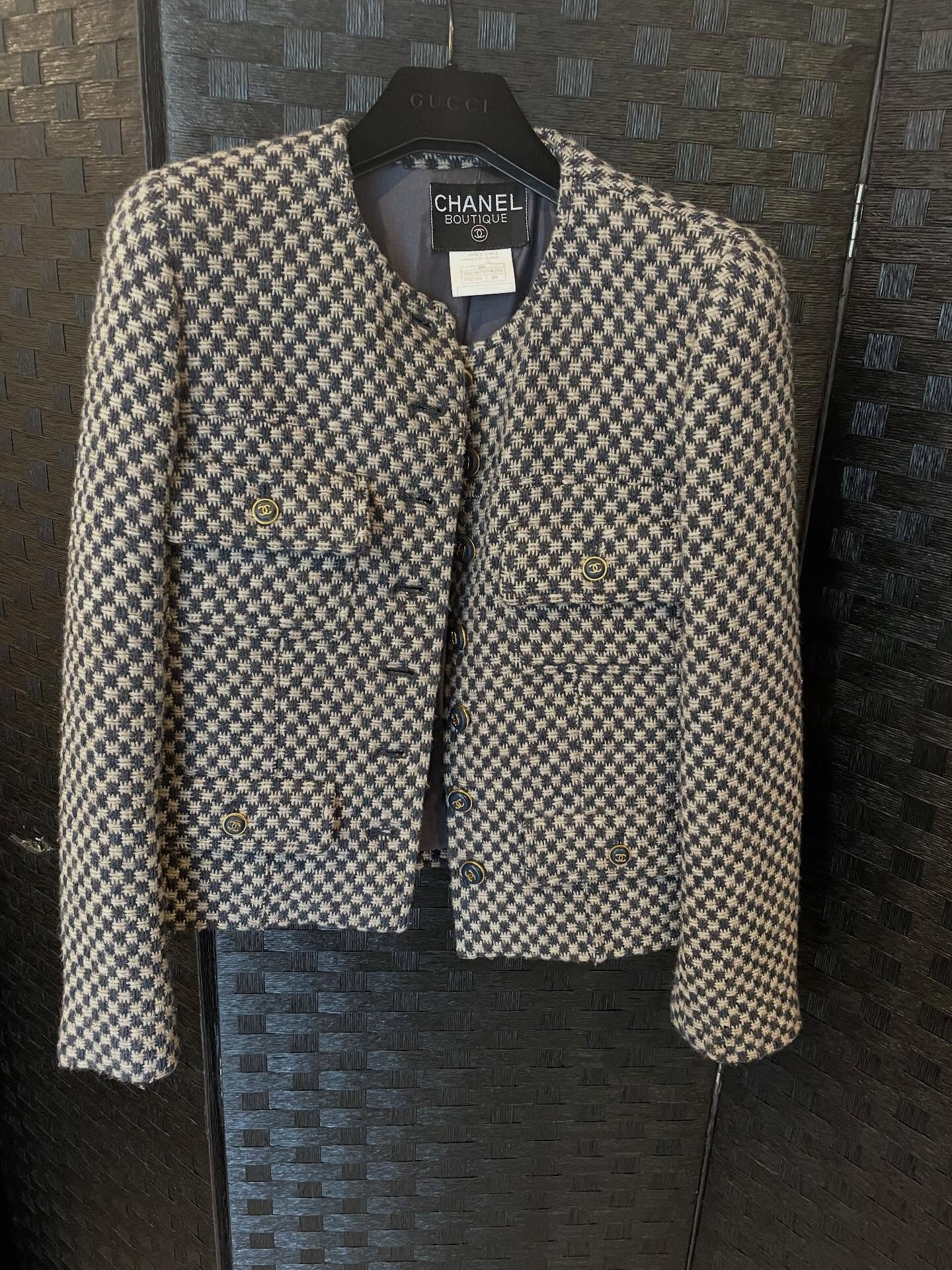 本日はシャネルヴィンテージジャケットのお買取をさせて頂きまし