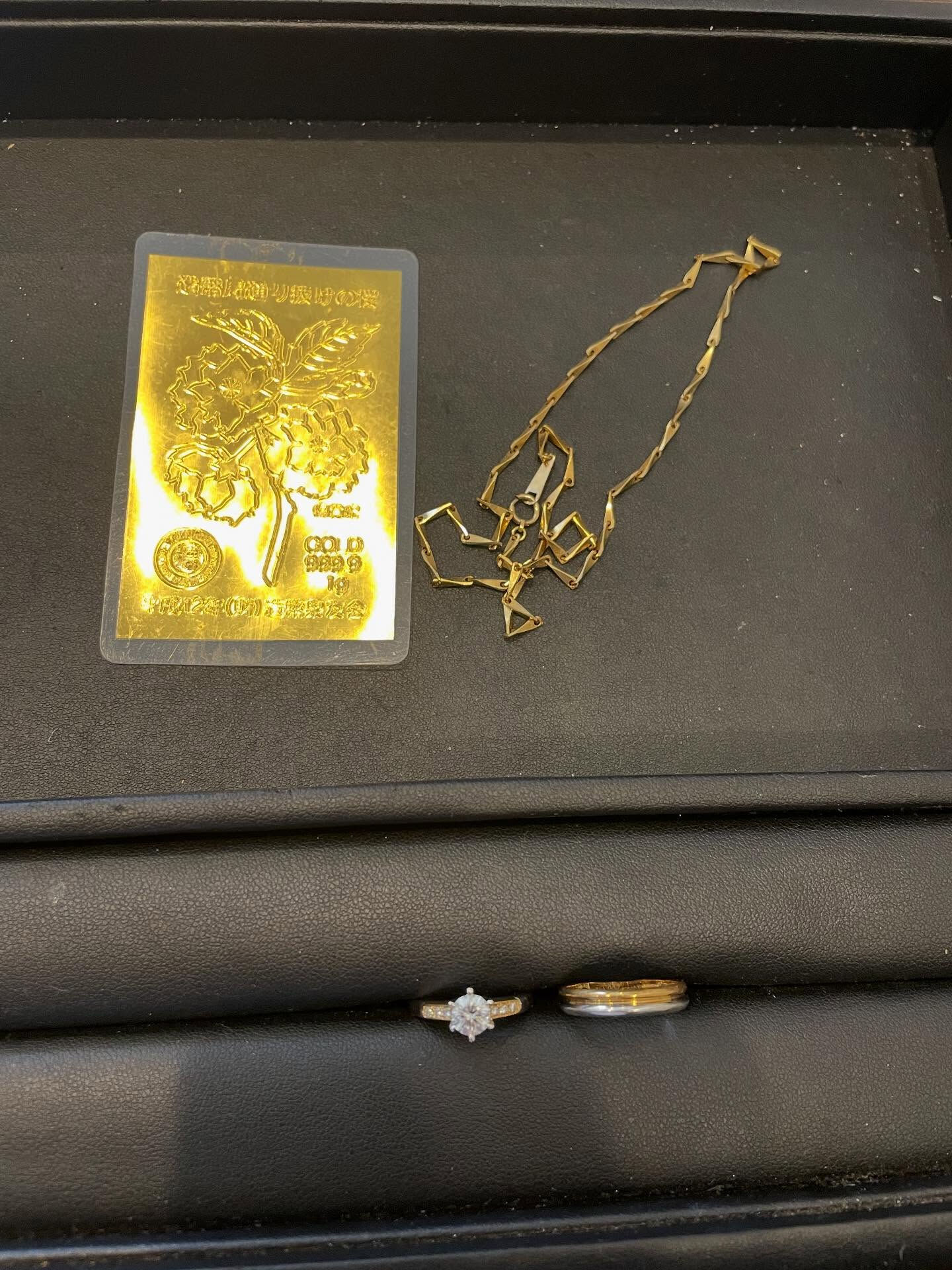 本日は使われなくなった貴金属お買取させて頂きました