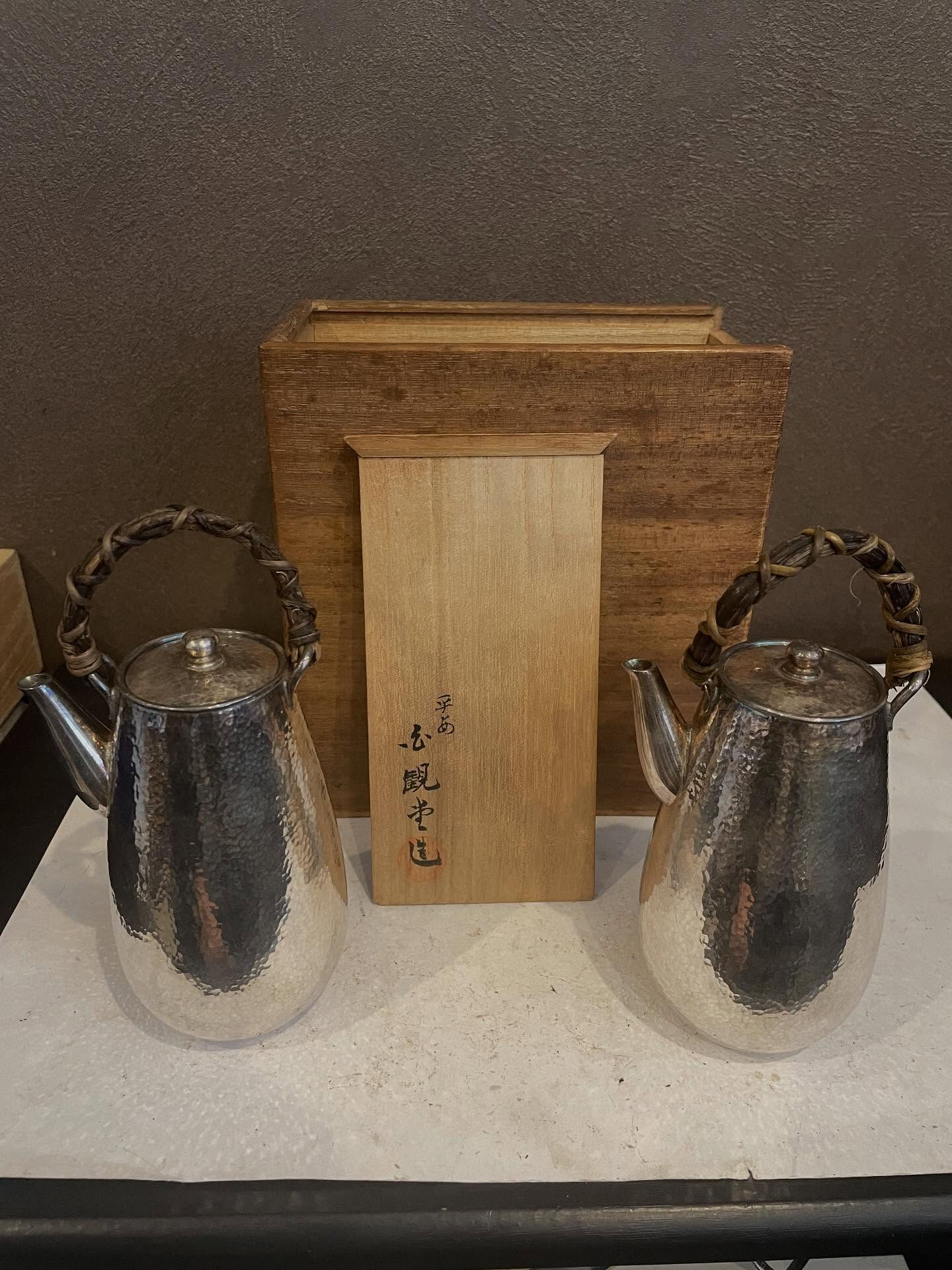 本日は純銀製の酒器をリピーターのお客様よりお買取させて頂きま