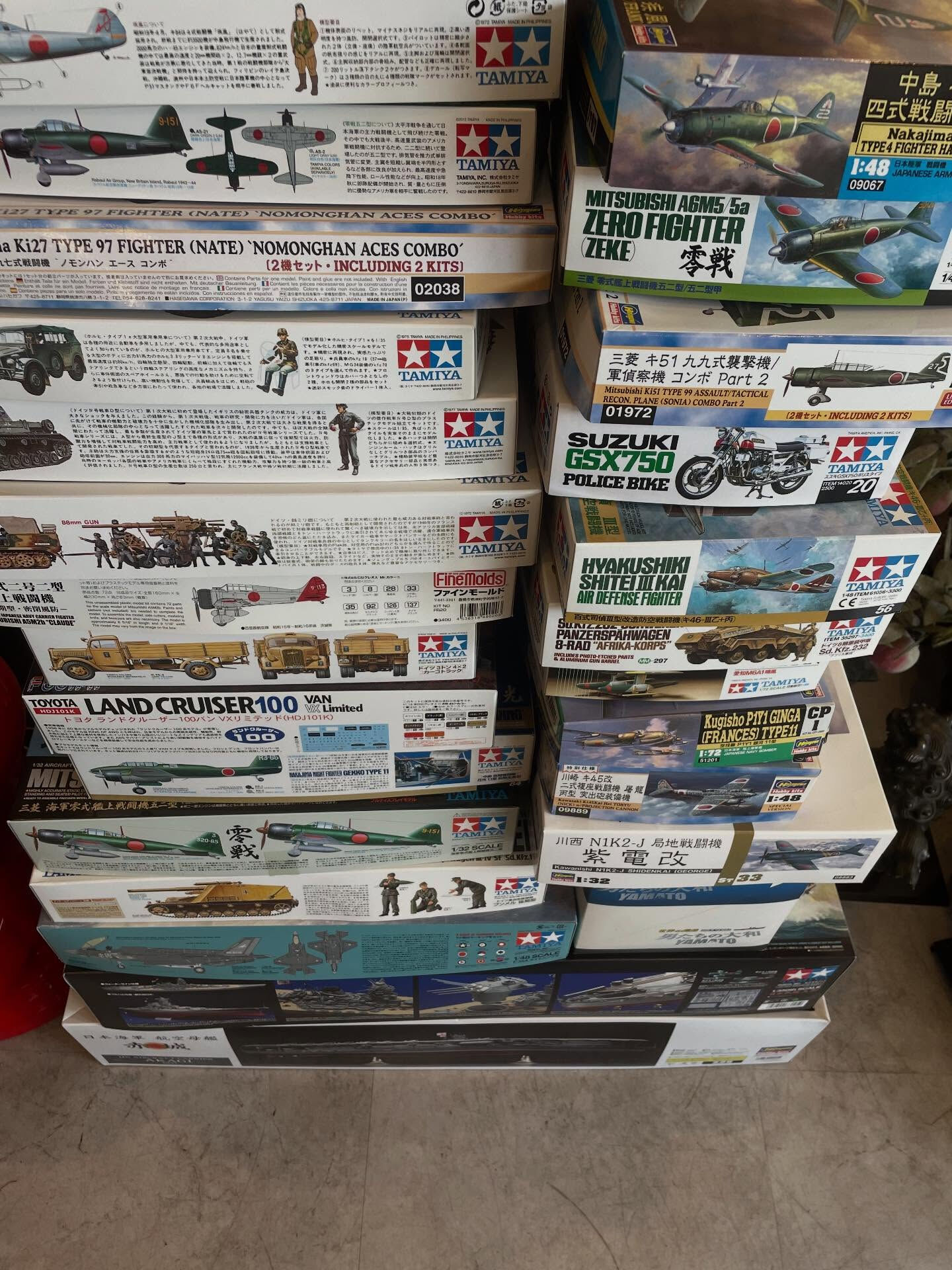 本日は戦車や零戦などの未組立てのプラモデルを多数お買取させて