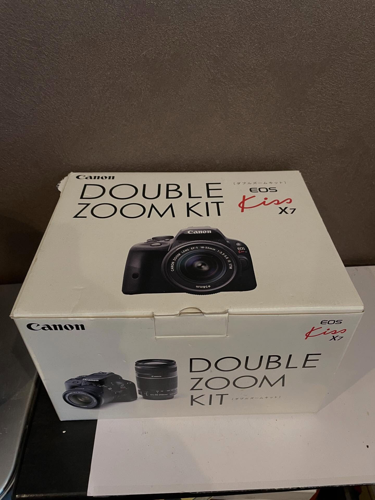 本日はキャノンEOS KISS X7 ダブルズームキットのカ