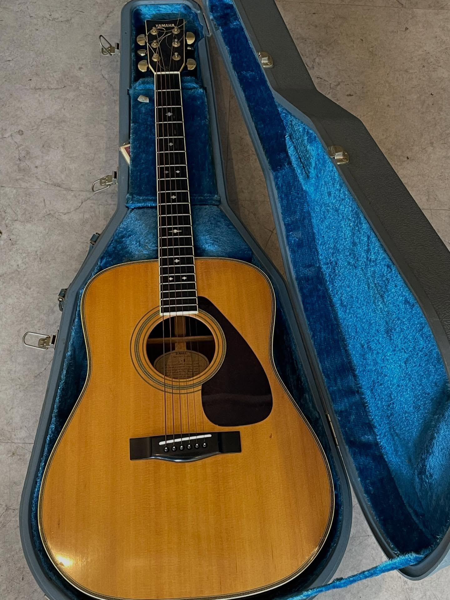 本日はリピーターのお客様よりヤマハ L-8のアコースティック