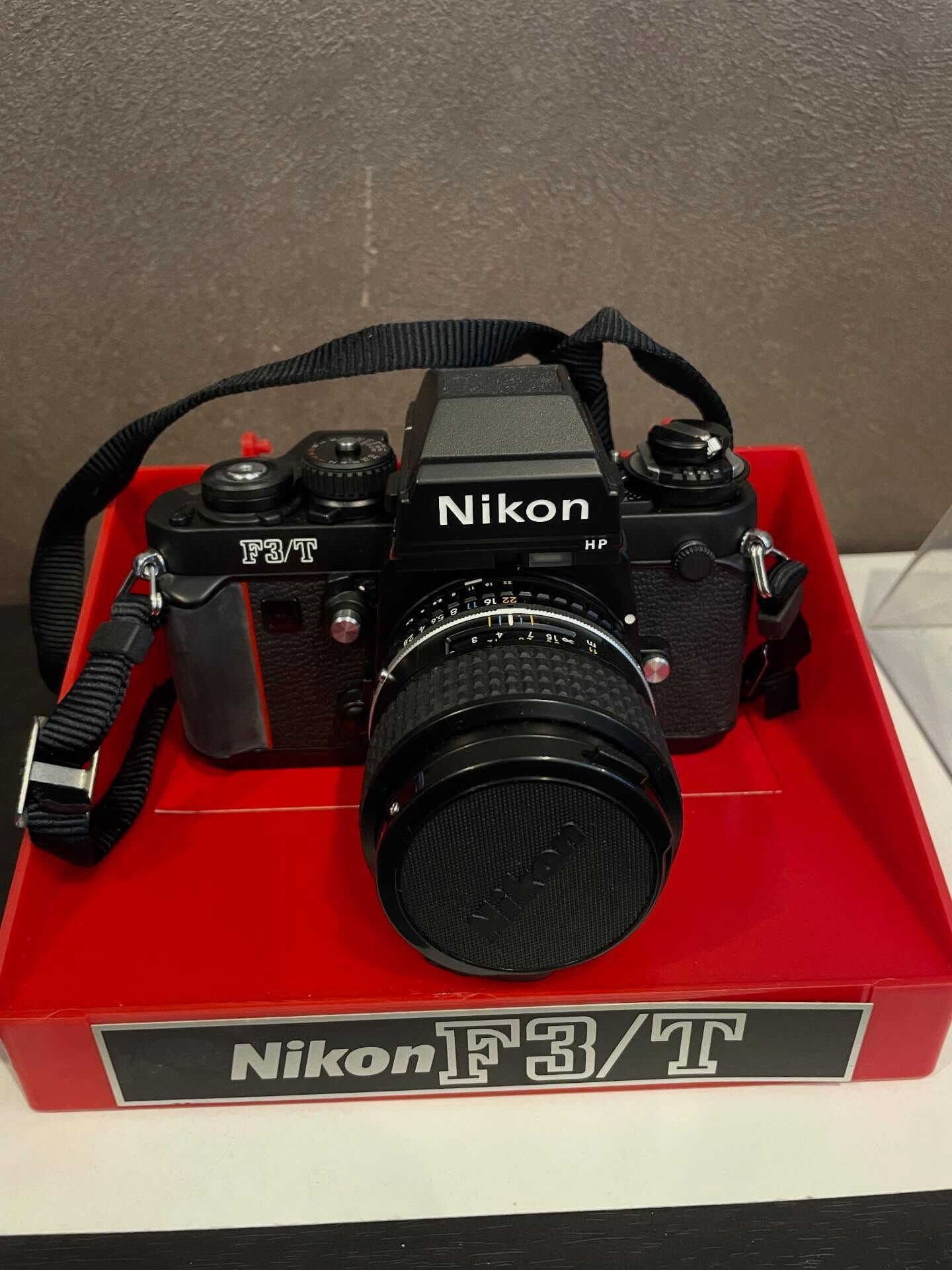 本日はニコンのF3／Tのカメラのお買取をさせて頂きました