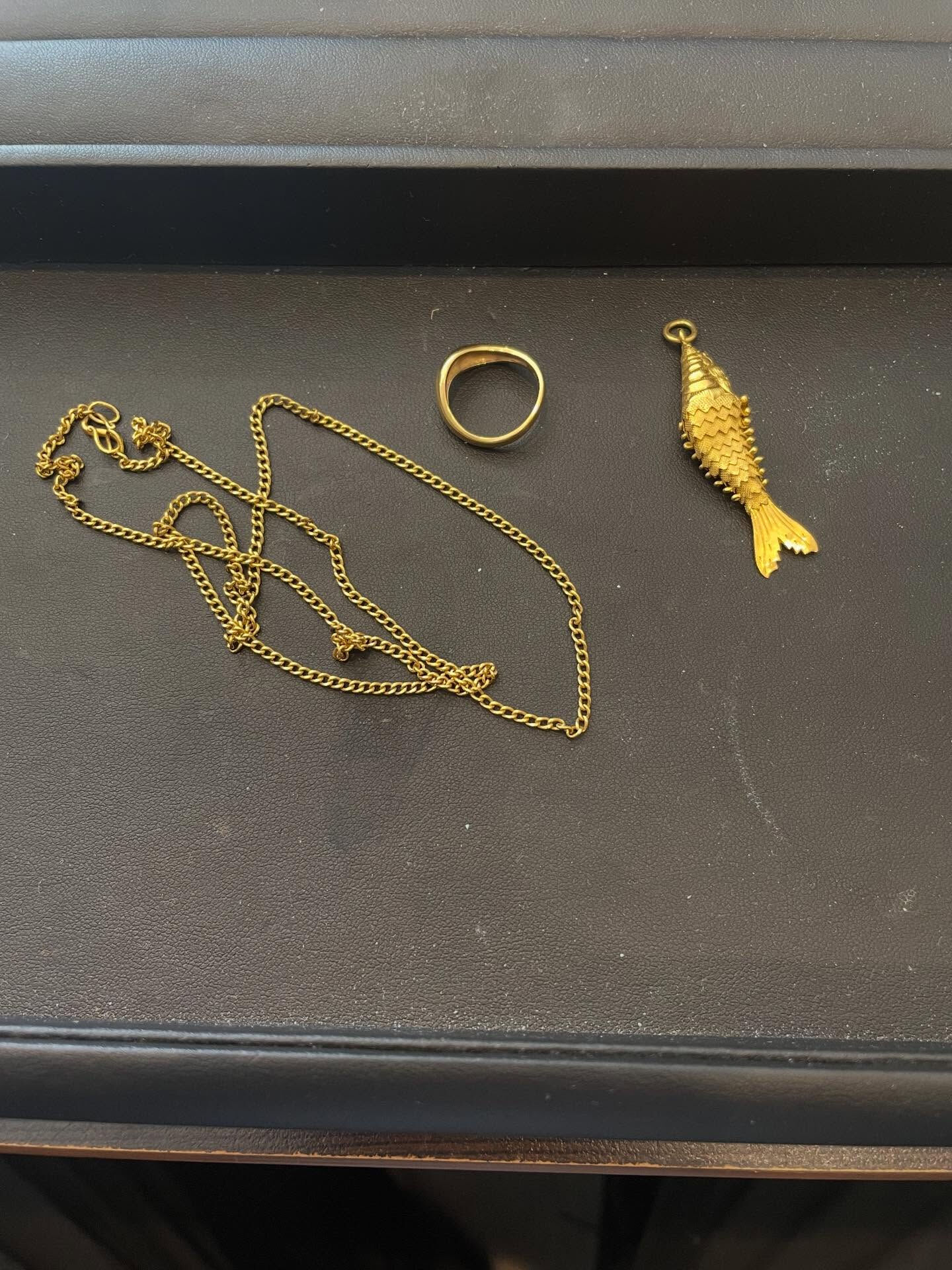 本日は使われなくなった貴金属のお買取をさせて頂きました