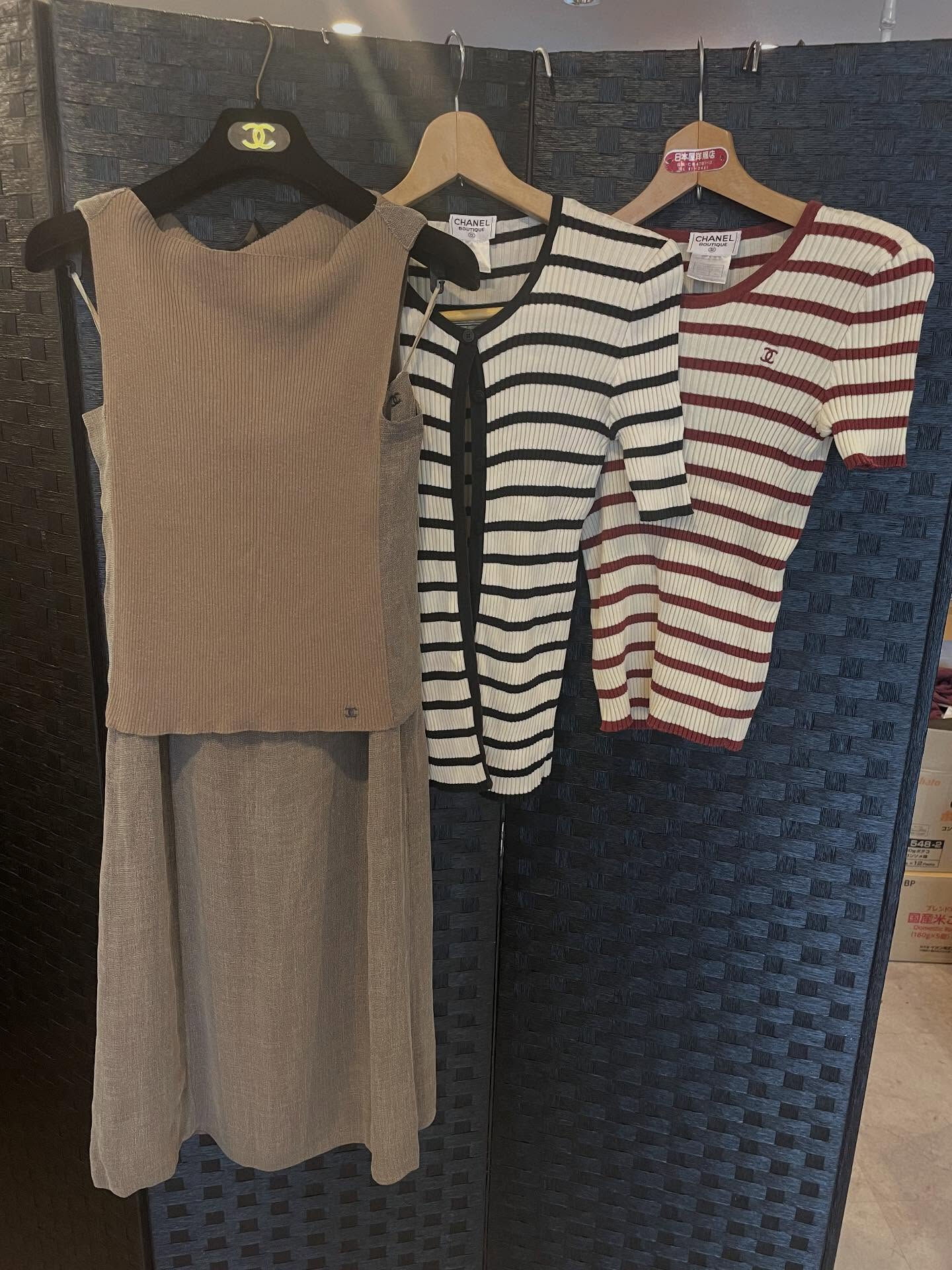 昨日はリピーターのお客様よりシャネルアパレルをお買取させて頂