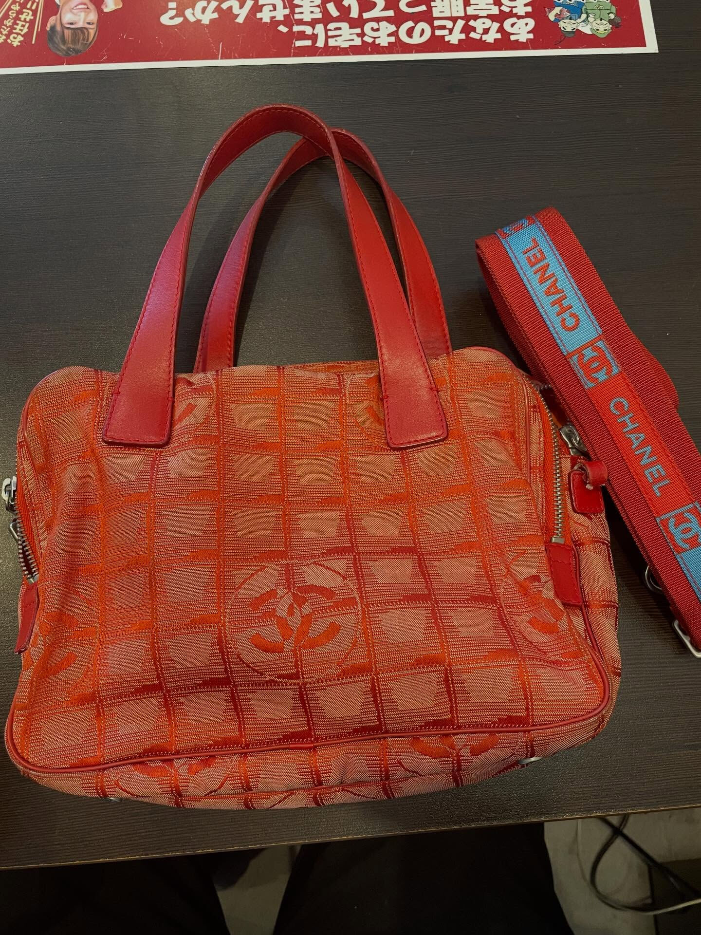 本日はリピーターのお客様よりシャネルのバックのお買取をさせて