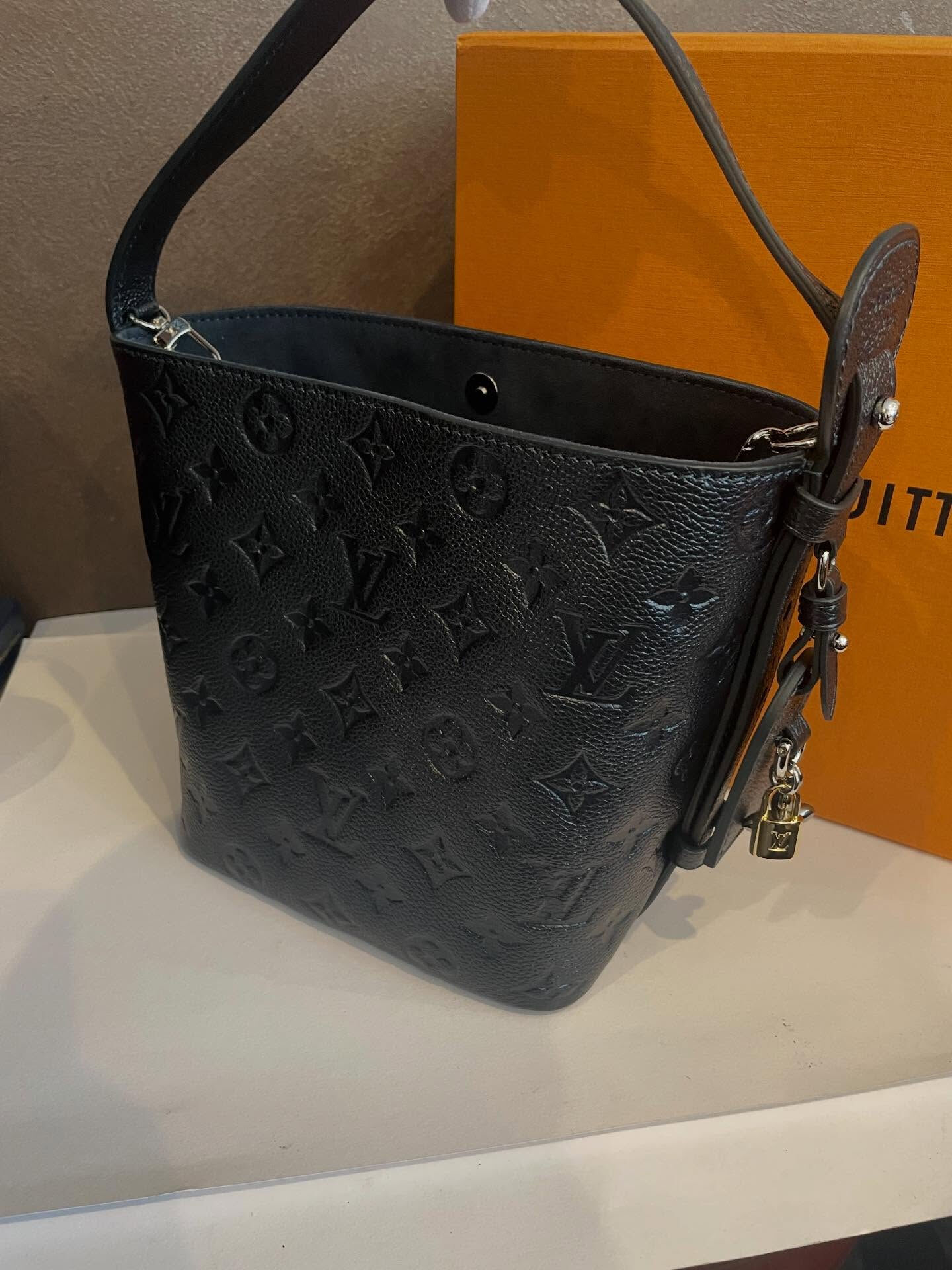 リピーター様より、Louis Vuitton アンプラント 