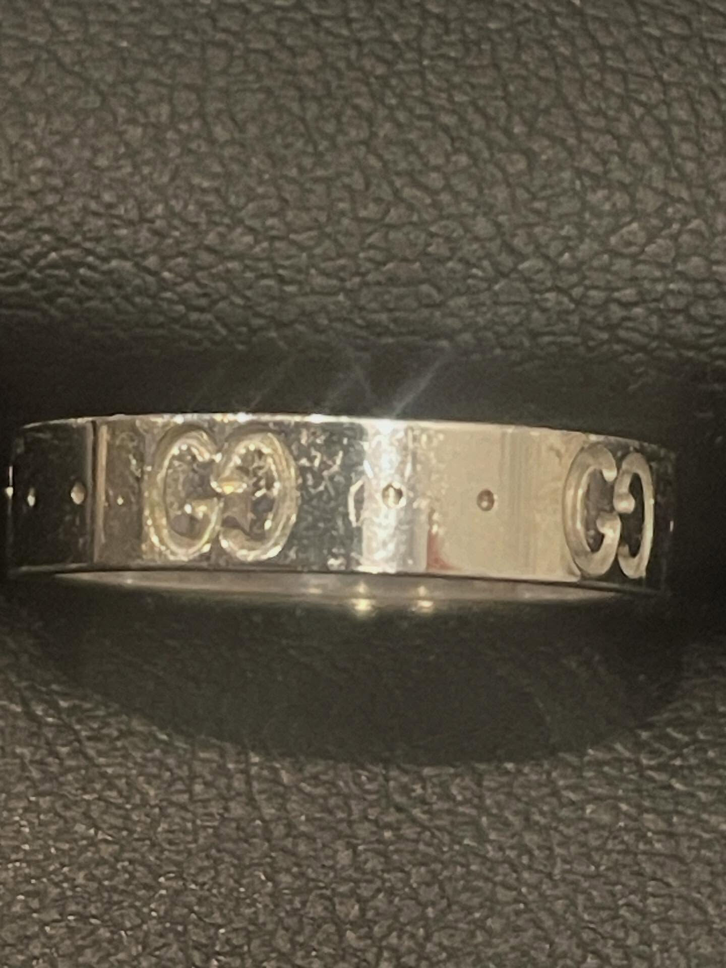 本日はあいにくの天候の中、リピーターのお客様よりGUCCI 